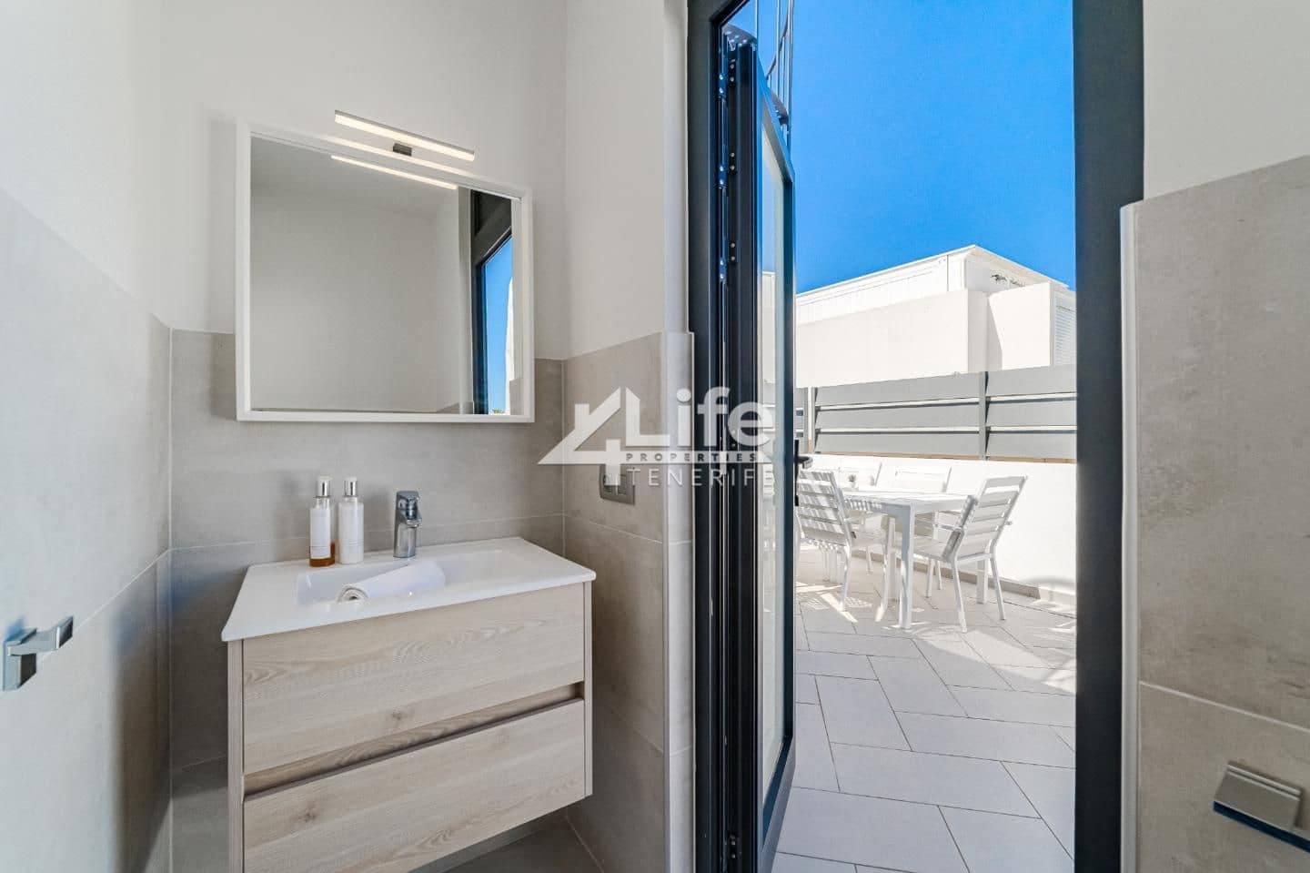 3 soveværelse Villa til salg i Puerto Colon med swimmingpool garage - € 2.450.000 (Ref: 9135927)