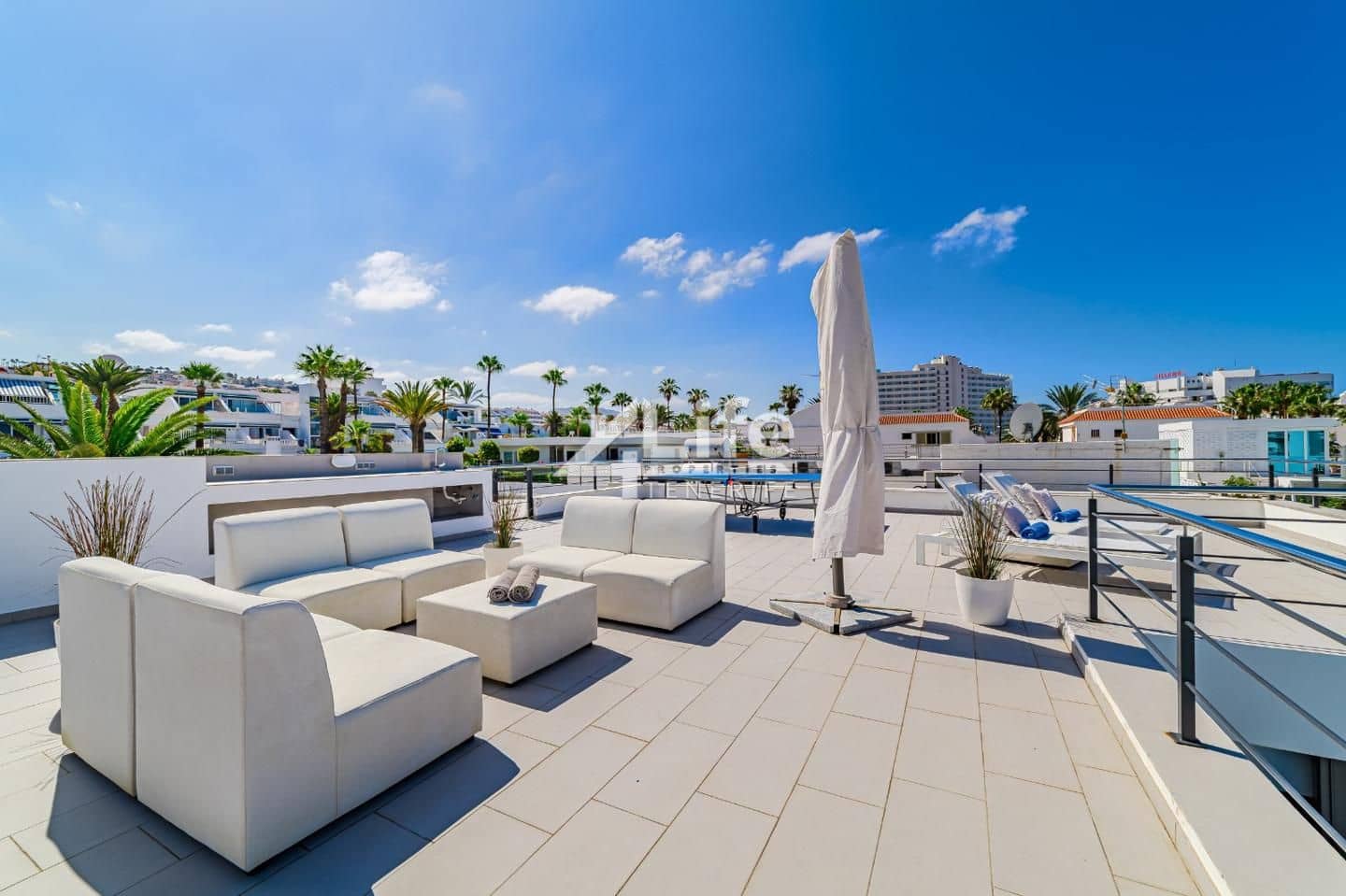 3 soveværelse Villa til salg i Puerto Colon med swimmingpool garage - € 2.450.000 (Ref: 9135927)