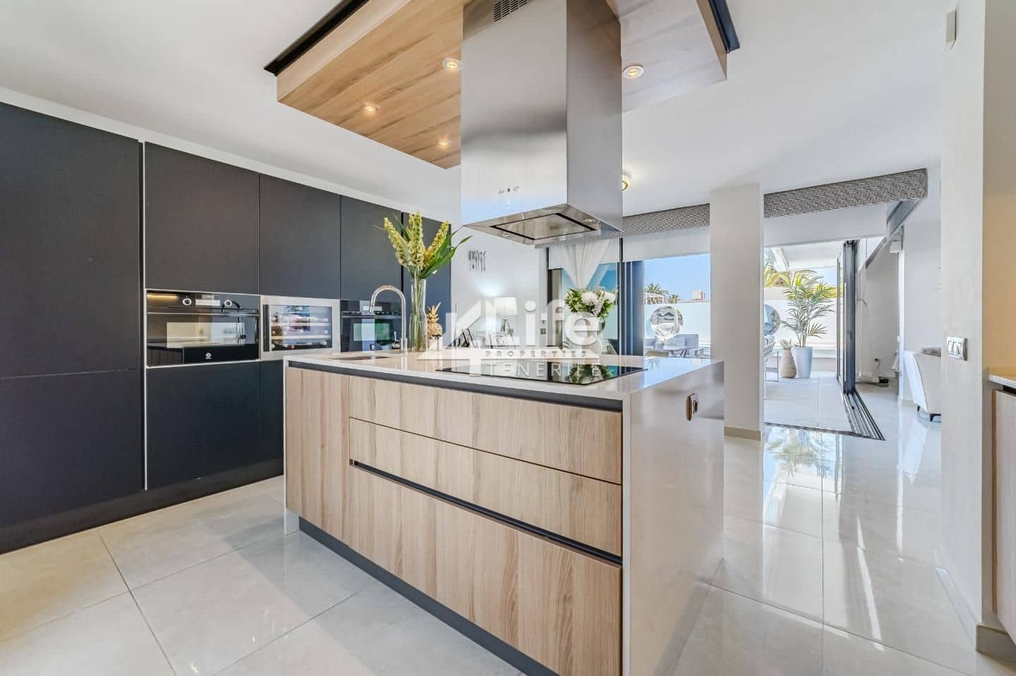 3 soveværelse Villa til salg i Puerto Colon med swimmingpool garage - € 2.450.000 (Ref: 9135927)