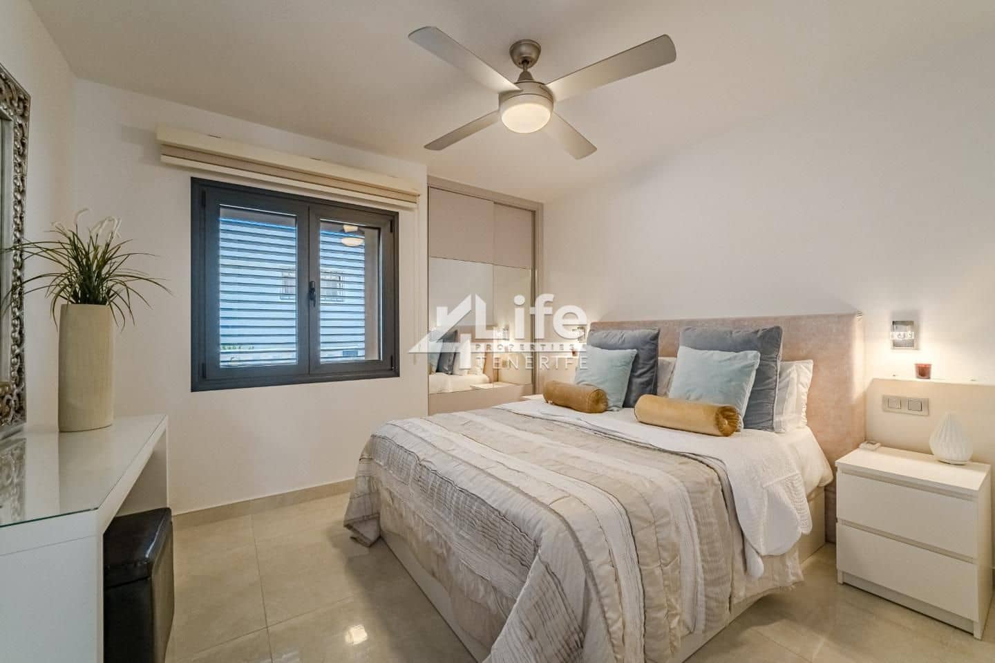 3 soveværelse Villa til salg i Puerto Colon med swimmingpool garage - € 2.450.000 (Ref: 9135927)