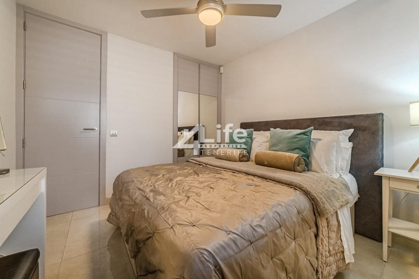 3 soveværelse Villa til salg i Puerto Colon med swimmingpool garage - € 2.450.000 (Ref: 9135927)