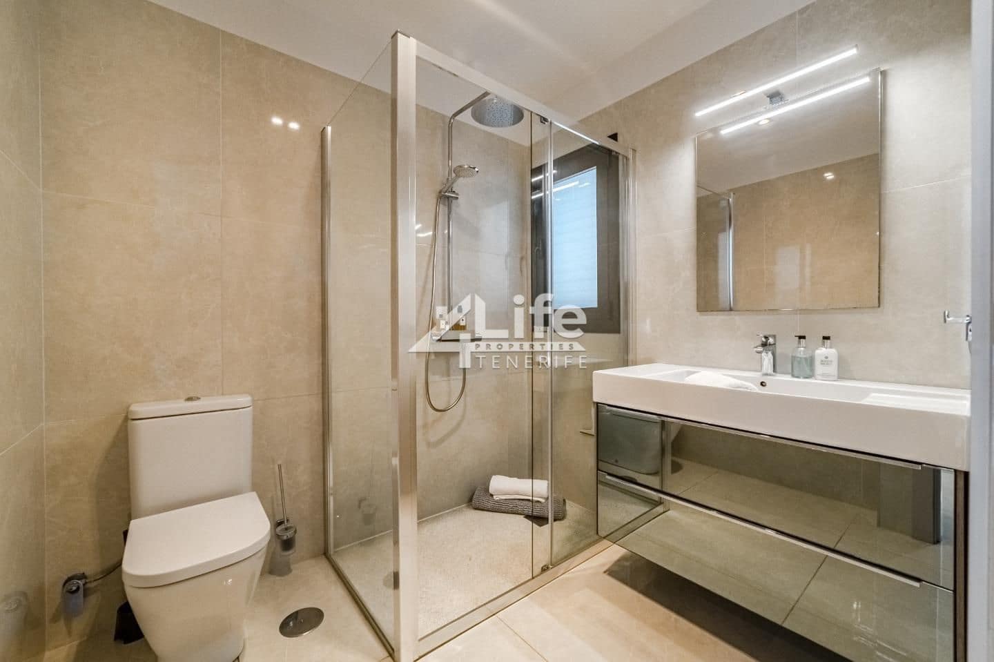 3 soveværelse Villa til salg i Puerto Colon med swimmingpool garage - € 2.450.000 (Ref: 9135927)