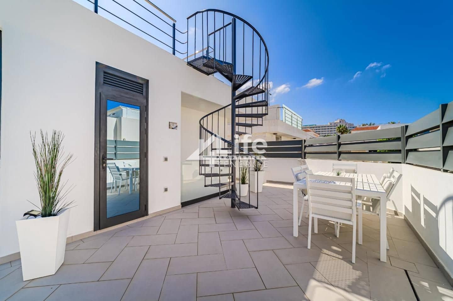 3 soveværelse Villa til salg i Puerto Colon med swimmingpool garage - € 2.450.000 (Ref: 9135927)