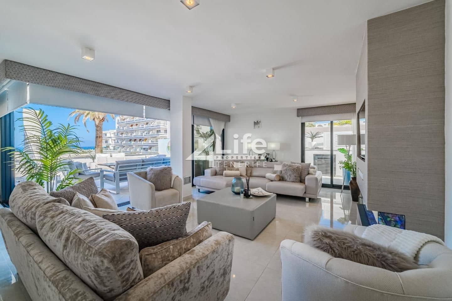 3 soveværelse Villa til salg i Puerto Colon med swimmingpool garage - € 2.450.000 (Ref: 9135927)