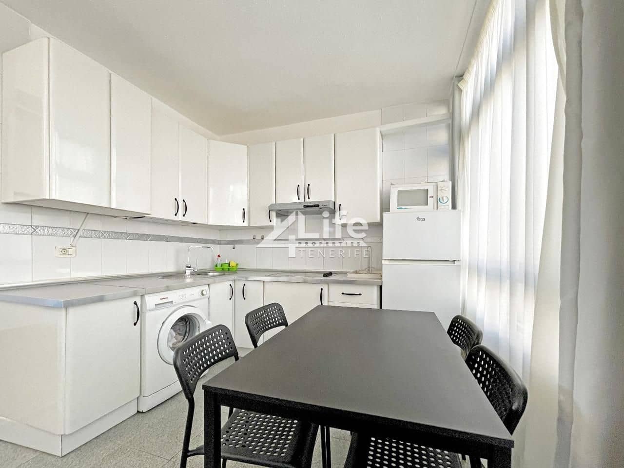 3 soveværelse Lejlighed til salg i Playa de las Americas med garage - € 470.000 (Ref: 9161982)