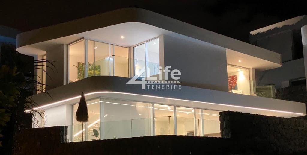 4 soverom Villa til salgs i Costa Adeje med svømmebasseng - € 1 650 000 (Ref: 9189871)