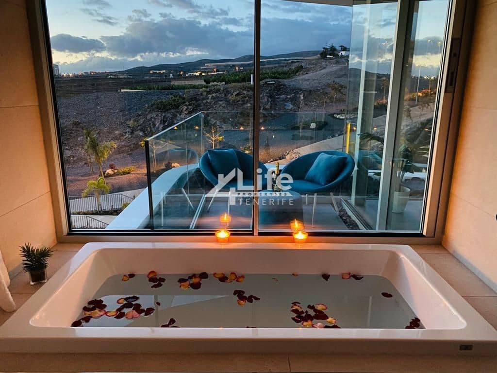 4 soverom Villa til salgs i Costa Adeje med svømmebasseng - € 1 650 000 (Ref: 9189871)