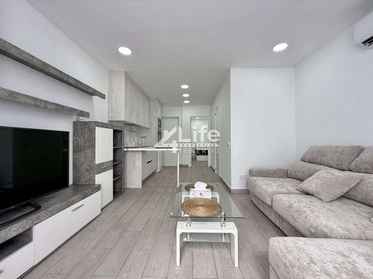 1 makuuhuone Asunto myytävänä paikassa Costa Adeje mukana uima-altaan - 320 000 € (Ref: 9237855)