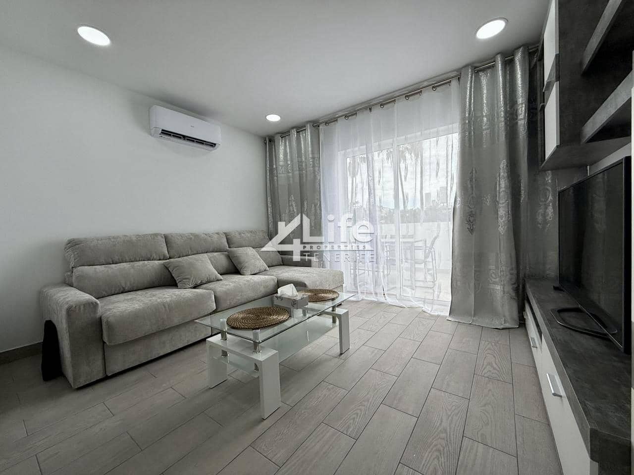 1 makuuhuone Asunto myytävänä paikassa Costa Adeje mukana uima-altaan - 320 000 € (Ref: 9237855)