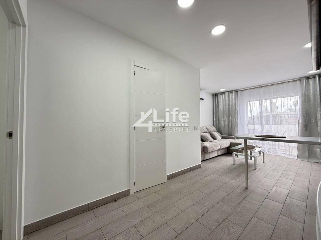 1 makuuhuone Asunto myytävänä paikassa Costa Adeje mukana uima-altaan - 320 000 € (Ref: 9237855)