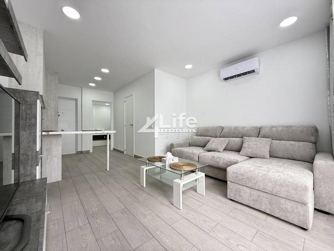 1 makuuhuone Asunto myytävänä paikassa Costa Adeje mukana uima-altaan - 320 000 € (Ref: 9237855)