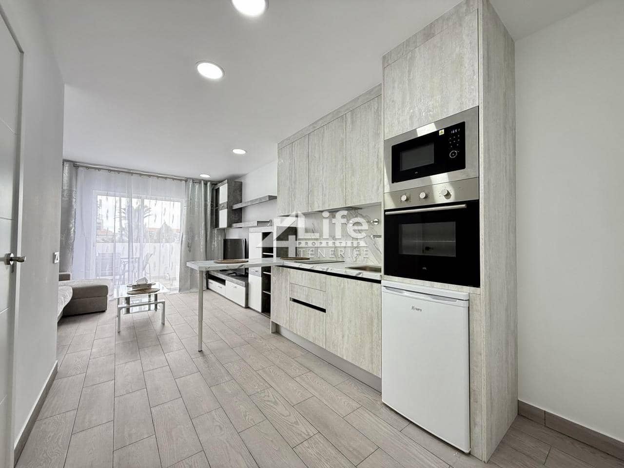 1 makuuhuone Asunto myytävänä paikassa Costa Adeje mukana uima-altaan - 320 000 € (Ref: 9237855)