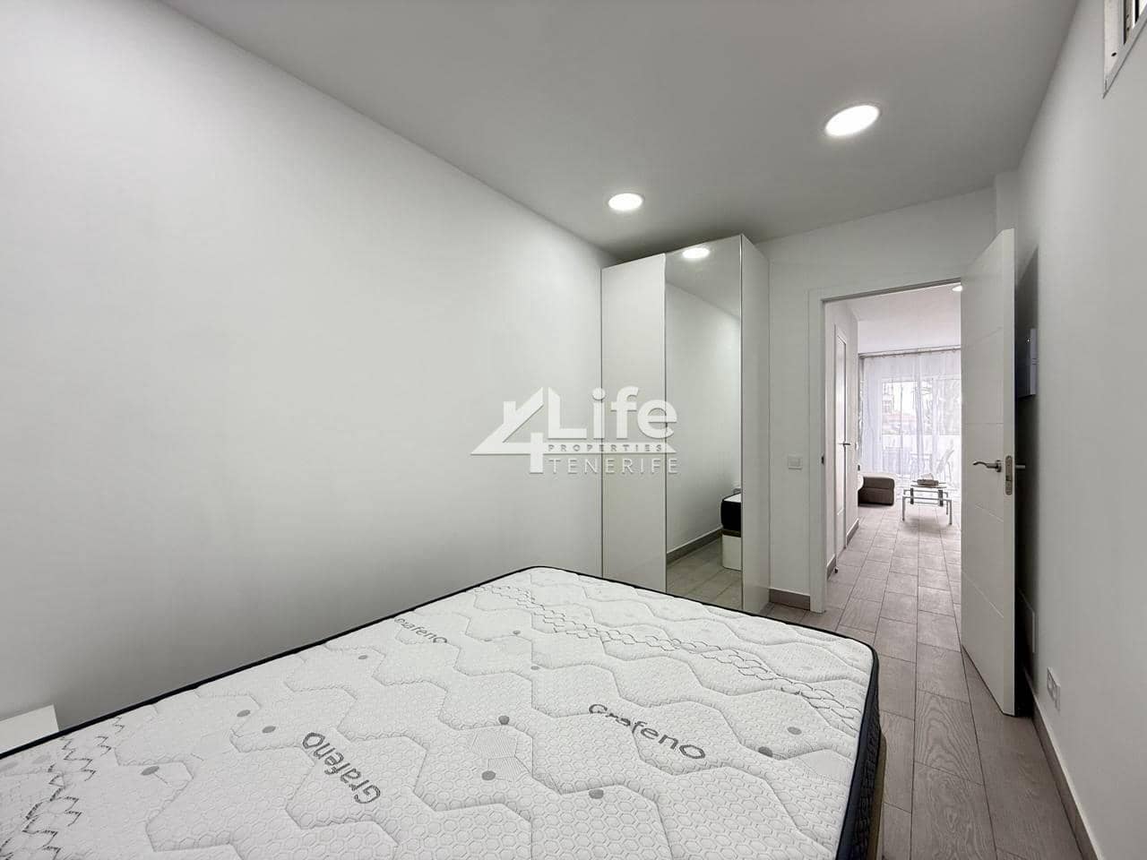 1 makuuhuone Asunto myytävänä paikassa Costa Adeje mukana uima-altaan - 320 000 € (Ref: 9237855)