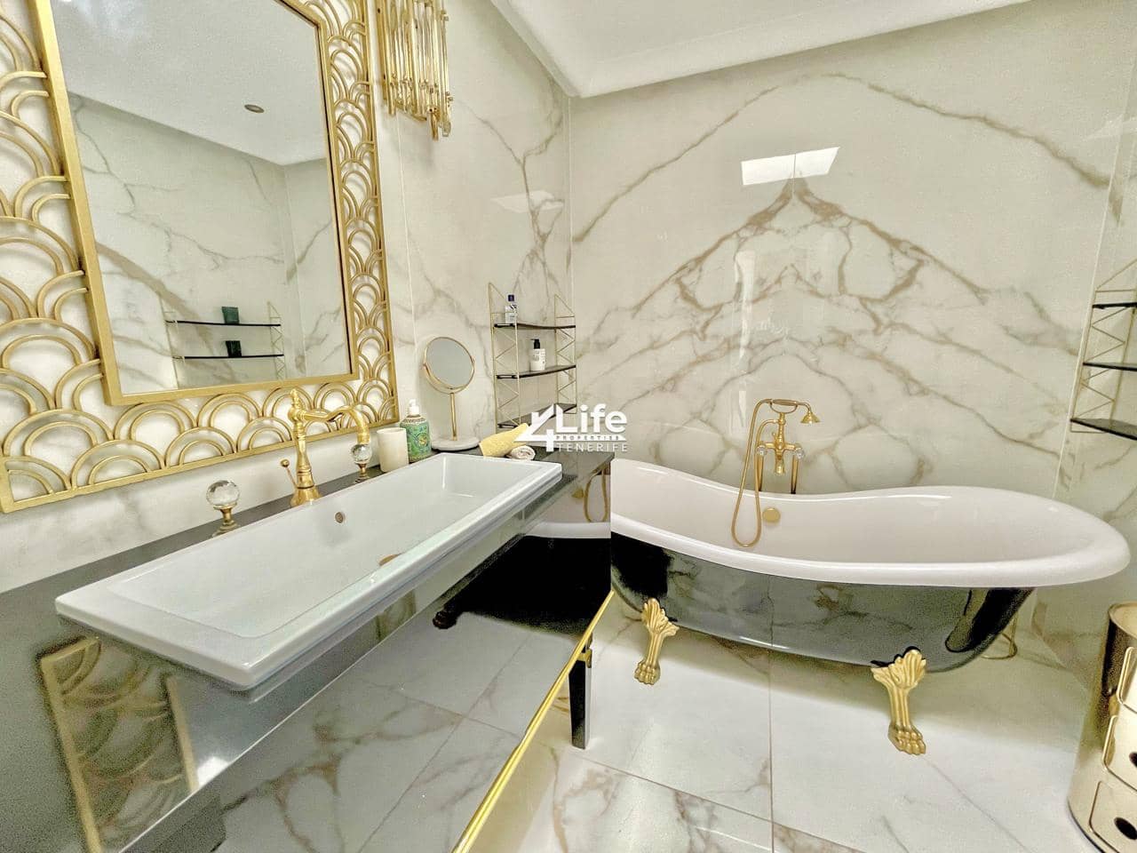 4 soverom Villa til salgs i El Madronal med svømmebasseng garasje - € 1 200 000 (Ref: 9263589)