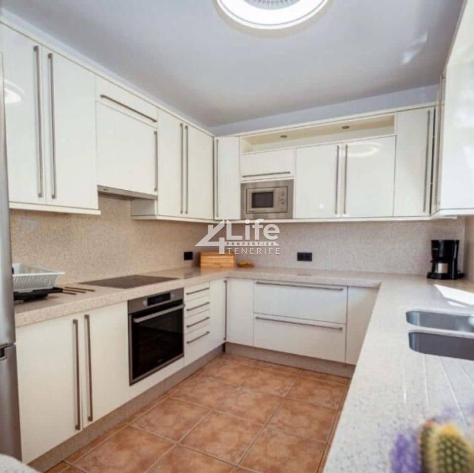 5 soverom Villa til salgs i Costa Adeje med svømmebasseng garasje - € 1 830 000 (Ref: 9309052)