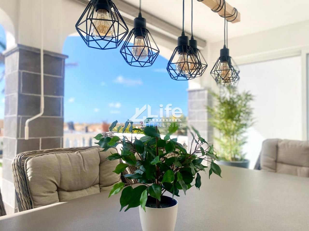 5 soverom Villa til salgs i Costa Adeje med svømmebasseng garasje - € 1 830 000 (Ref: 9309052)