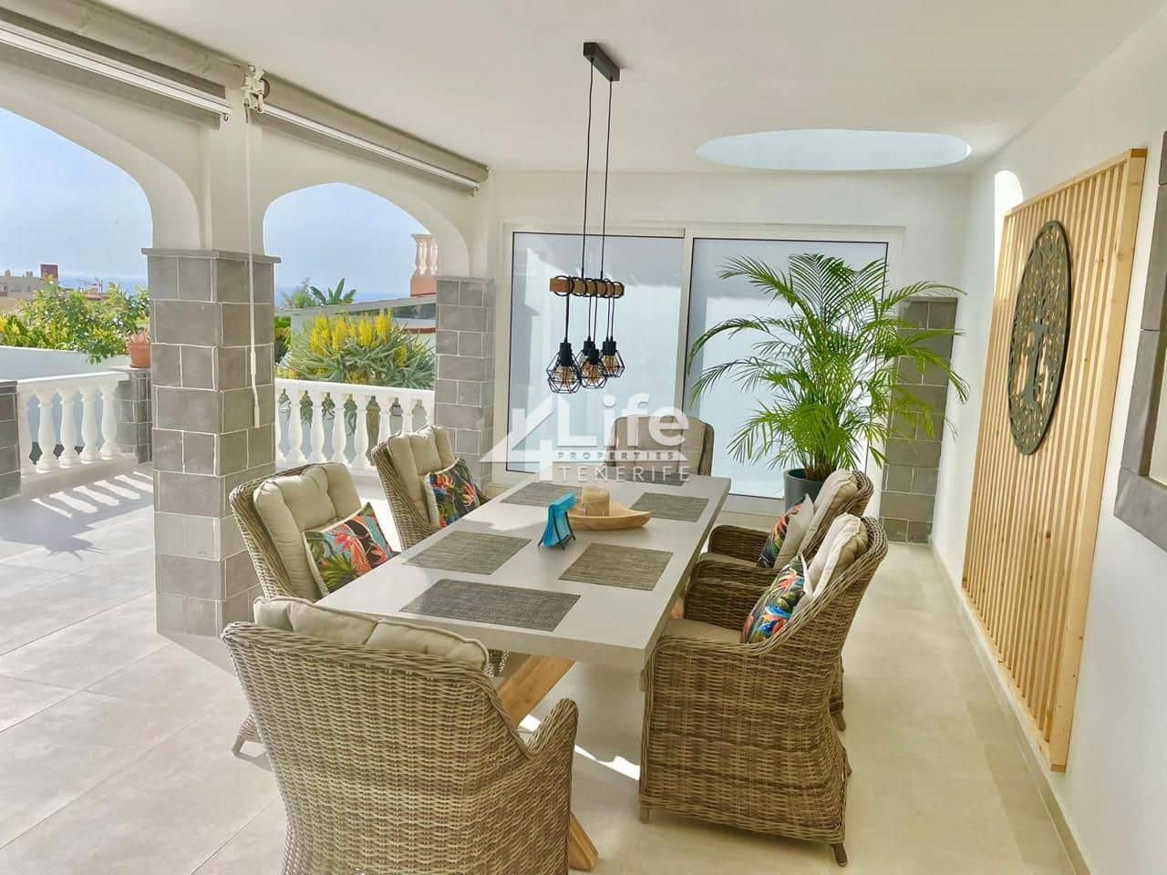 5 soverom Villa til salgs i Costa Adeje med svømmebasseng garasje - € 1 830 000 (Ref: 9309052)