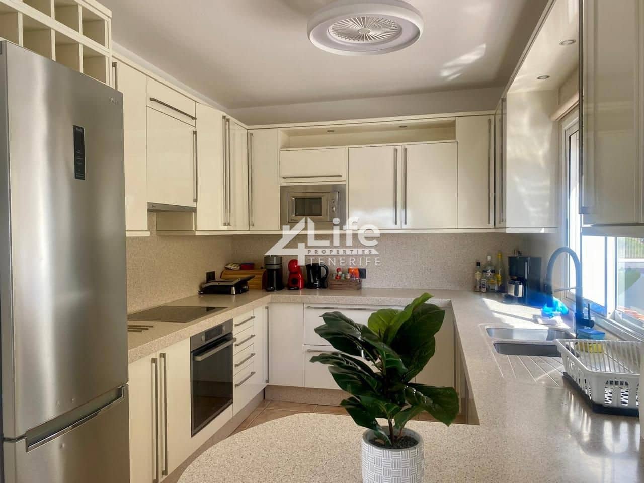 5 soverom Villa til salgs i Costa Adeje med svømmebasseng garasje - € 1 830 000 (Ref: 9309052)