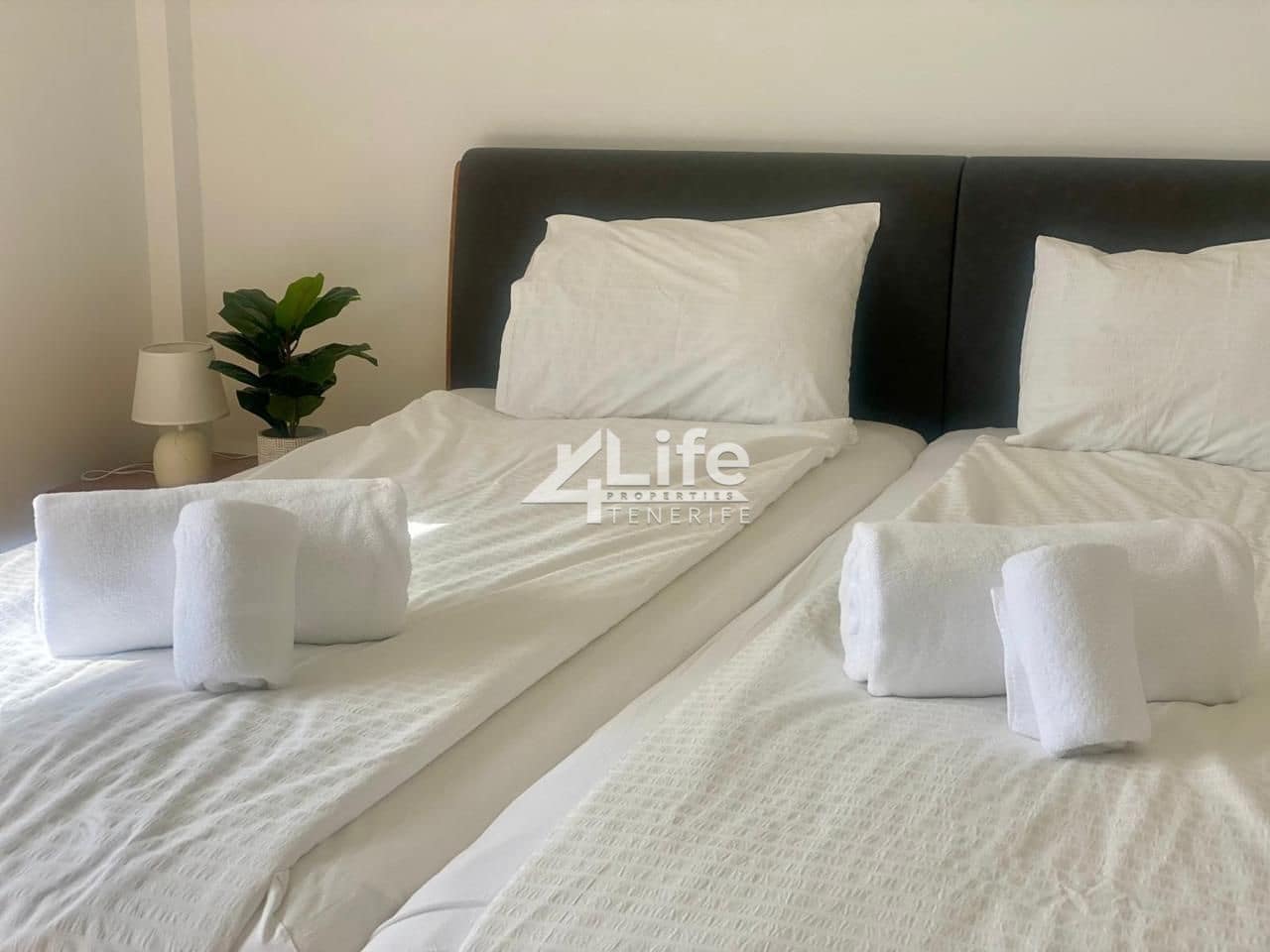 5 soverom Villa til salgs i Costa Adeje med svømmebasseng garasje - € 1 830 000 (Ref: 9309052)