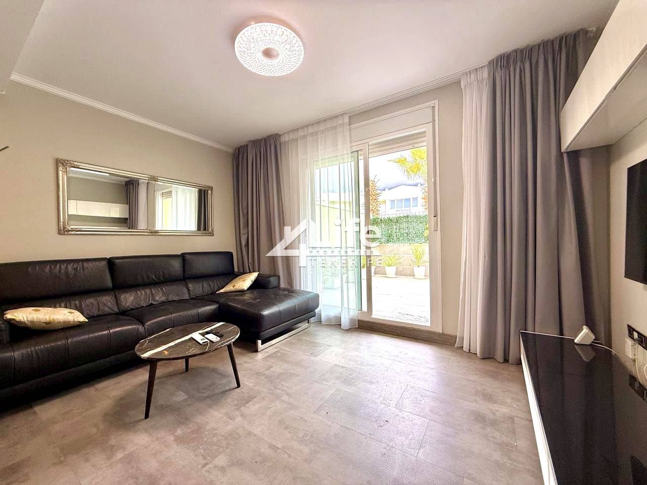 3 chambre Finca/Maison de Campagne à vendre à Costa Adeje avec piscine garage - 470 000 € (Ref: 9343847)