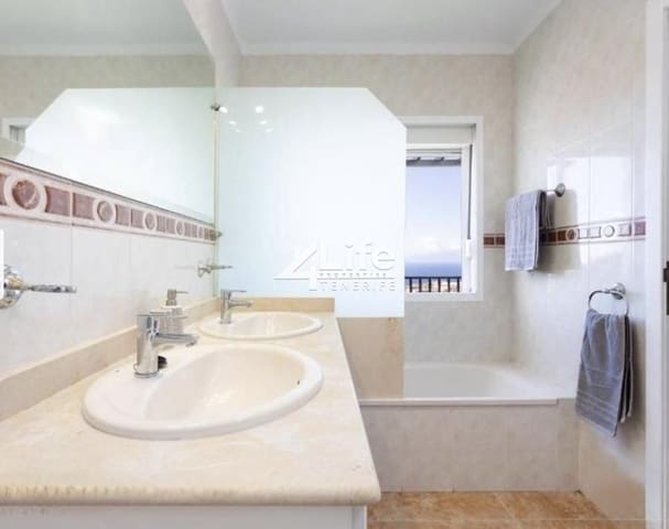 3 makuuhuone Huvila vuokrattavana paikassa Torviscas Centro y Alto, Adeje mukana 
autotalli - 3 500 € (Ref: 9352143)