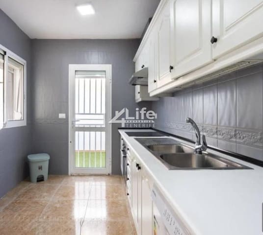 3 makuuhuone Huvila vuokrattavana paikassa Torviscas Centro y Alto, Adeje mukana 
autotalli - 3 500 € (Ref: 9352143)