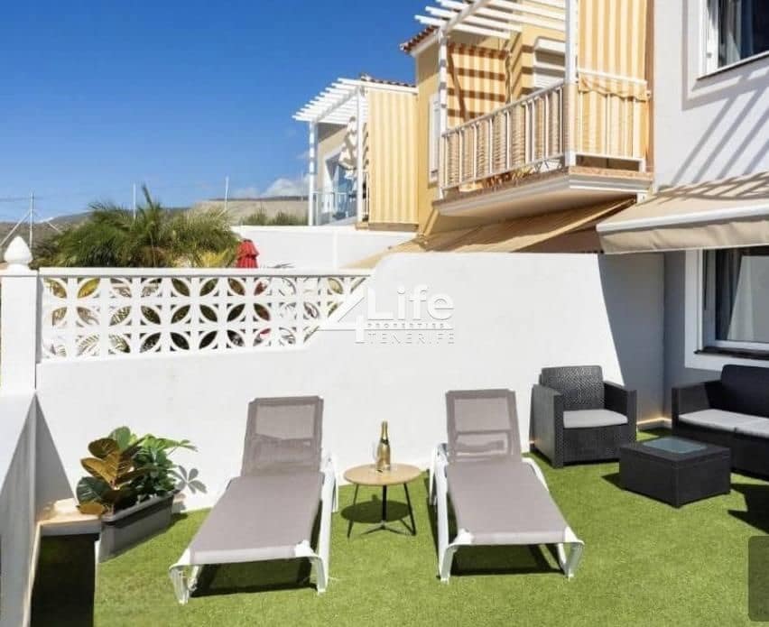 3 makuuhuone Huvila vuokrattavana paikassa Costa Adeje mukana 
autotalli - 3 500 € (Ref: 9352143)