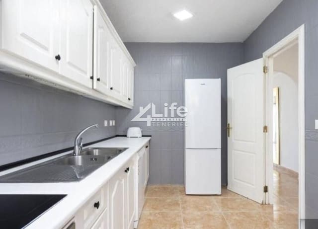 3 makuuhuone Huvila vuokrattavana paikassa Torviscas Centro y Alto, Adeje mukana 
autotalli - 3 500 € (Ref: 9352143)