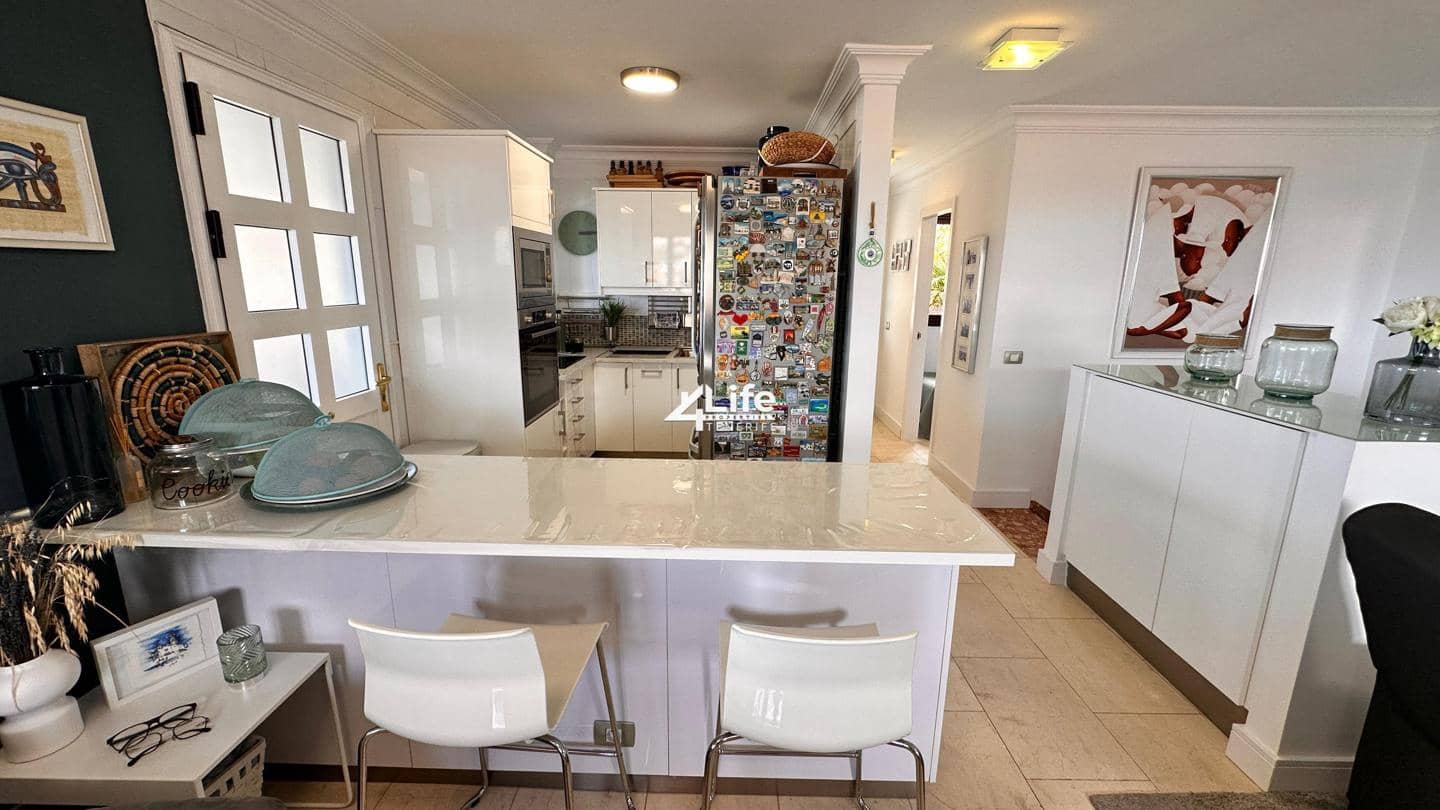 4 sovrum Villa till salu i Costa Adeje med pool garage - 630 000 € (Ref: 9354112)