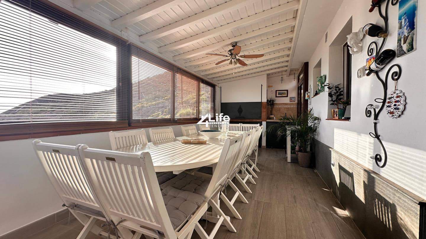 4 sovrum Villa till salu i Costa Adeje med pool garage - 630 000 € (Ref: 9354112)