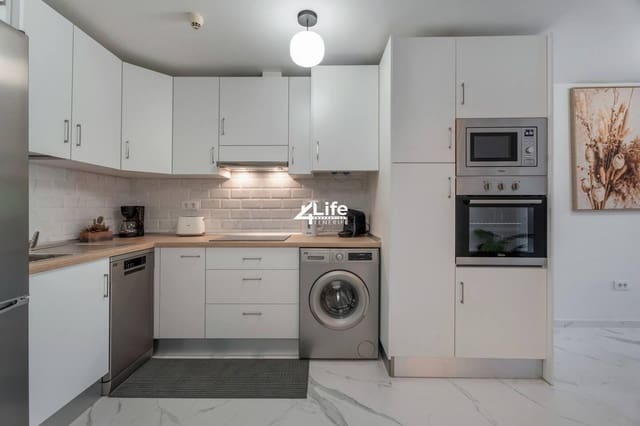 2 makuuhuone Asunto myytävänä paikassa Los Cristianos, Arona mukana uima-altaan - 300 000 € (Ref: 9356566)