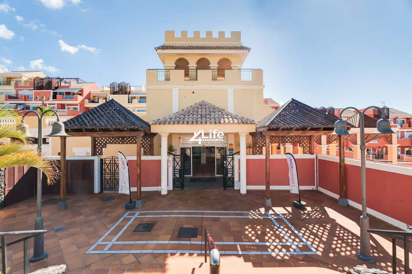 2 makuuhuone Asunto myytävänä paikassa Los Cristianos mukana uima-altaan - 300 000 € (Ref: 9356566)