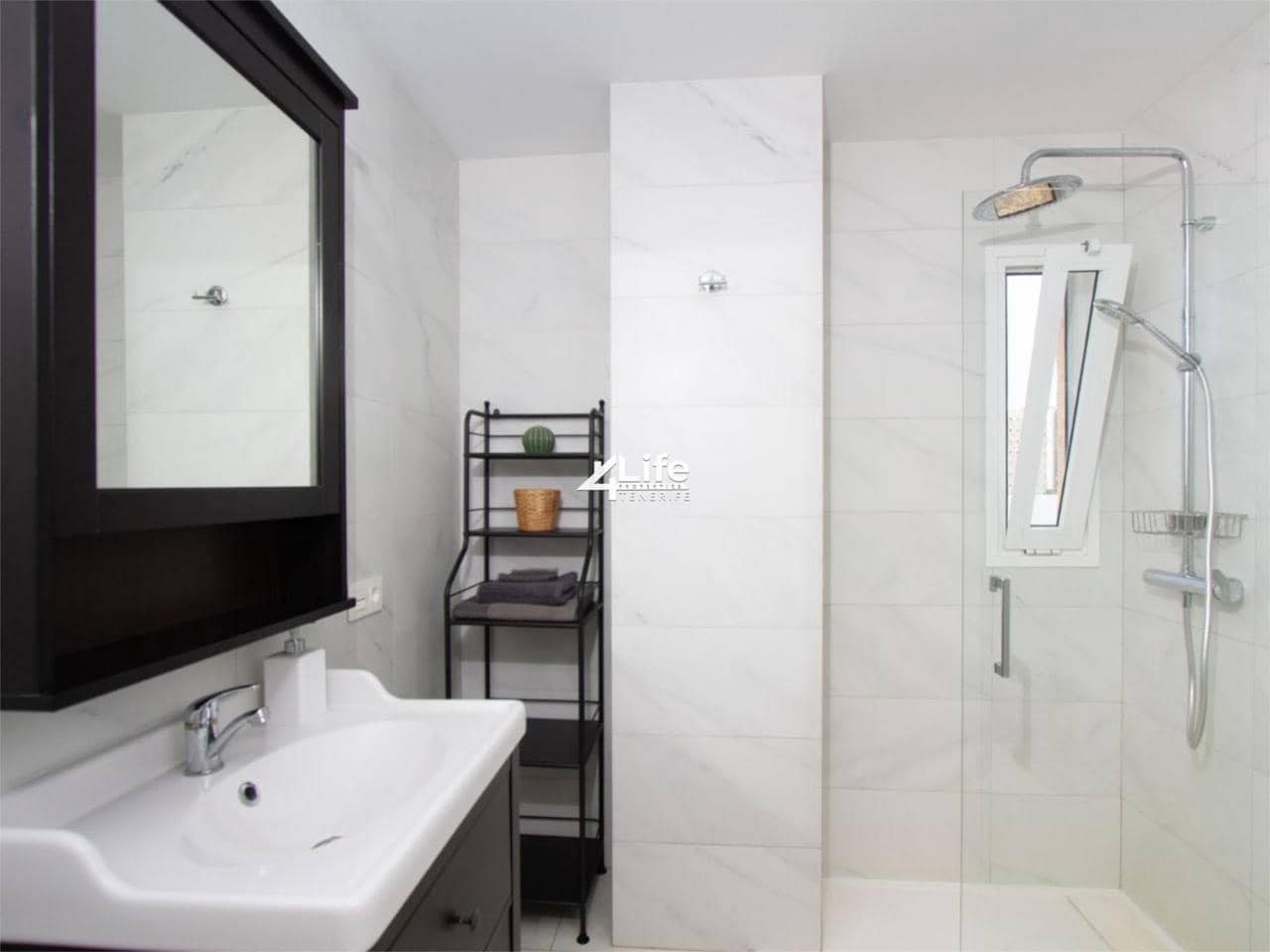 2 sovrum Lägenhet till salu i Playa de las Americas med pool - 395 000 € (Ref: 9357632)