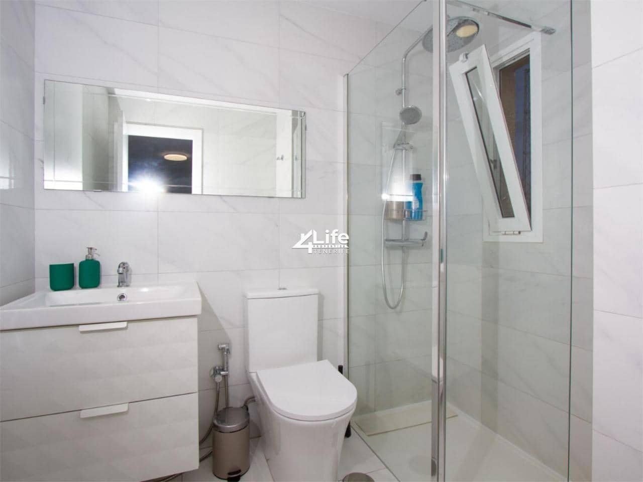 2 sovrum Lägenhet till salu i Playa de las Americas med pool - 395 000 € (Ref: 9357632)