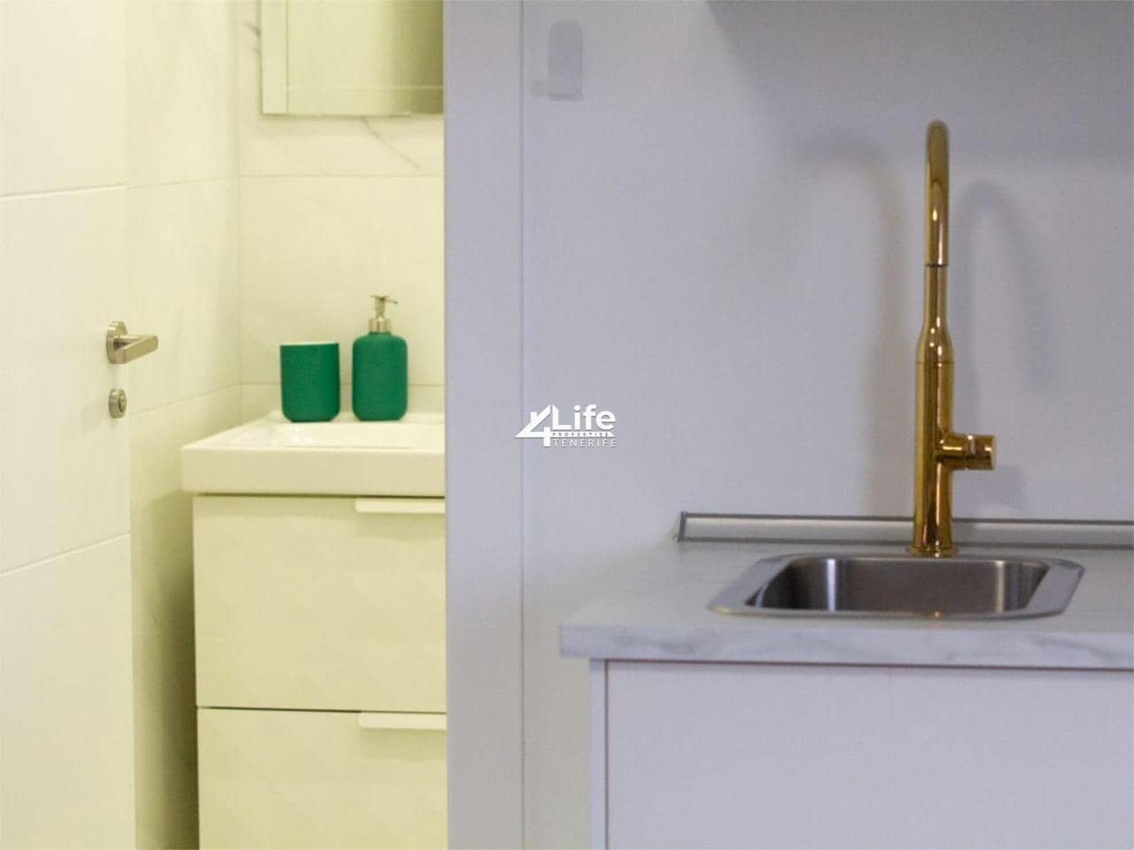 2 sovrum Lägenhet till salu i Playa de las Americas med pool - 395 000 € (Ref: 9357632)