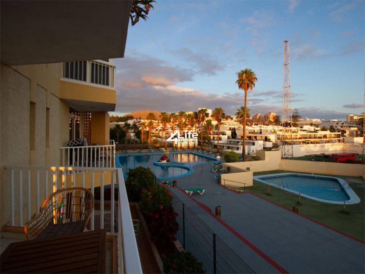 2 sovrum Lägenhet till salu i Playa de las Americas med pool - 395 000 € (Ref: 9357632)