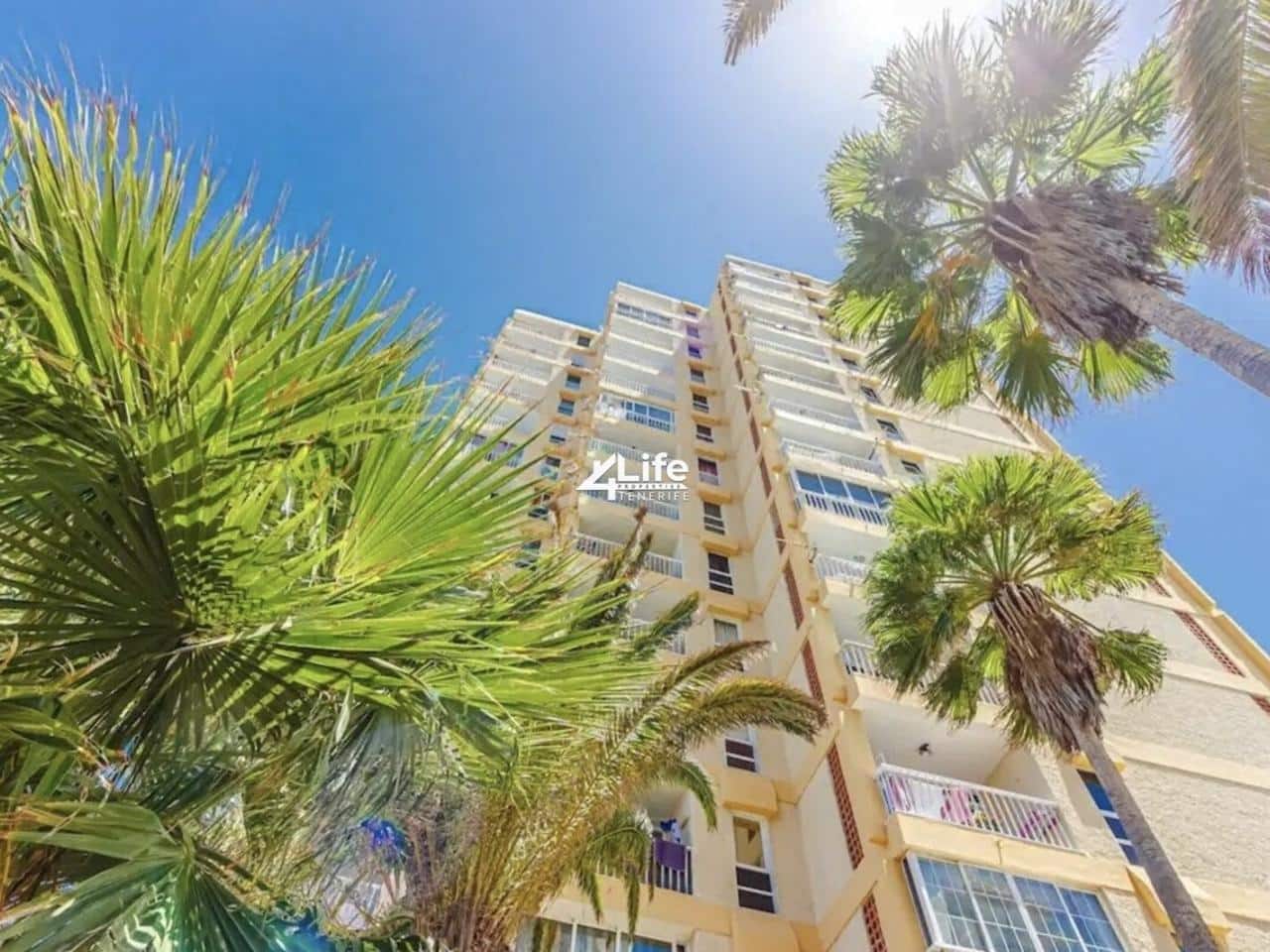 2 sovrum Lägenhet till salu i Playa de las Americas med pool - 395 000 € (Ref: 9357632)