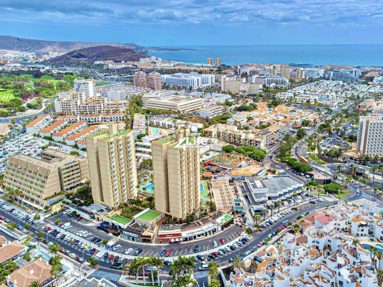 2 sovrum Lägenhet till salu i Playa de las Americas med pool - 395 000 € (Ref: 9357632)