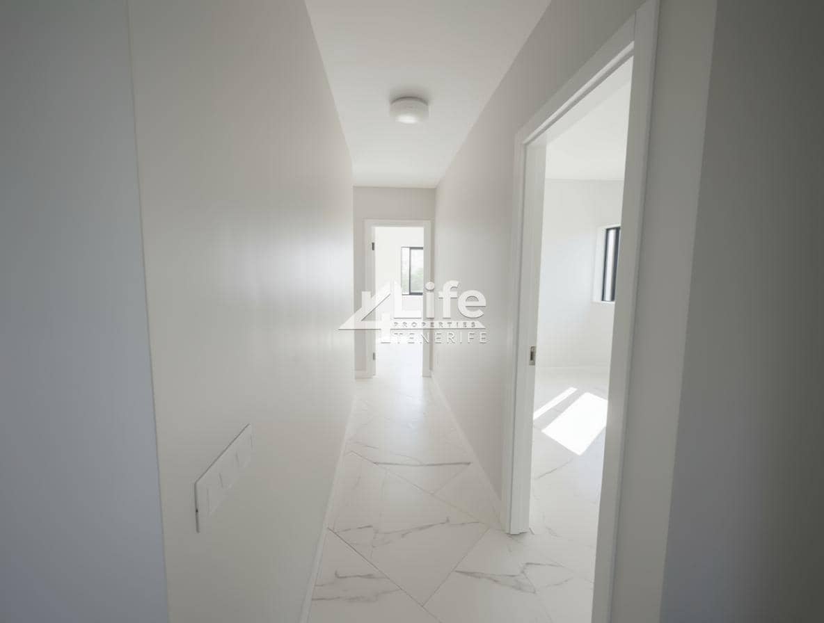 2 slaapkamer Flat te koop in San Isidro de Abona met garage - € 169.500 (Ref: 9396889)