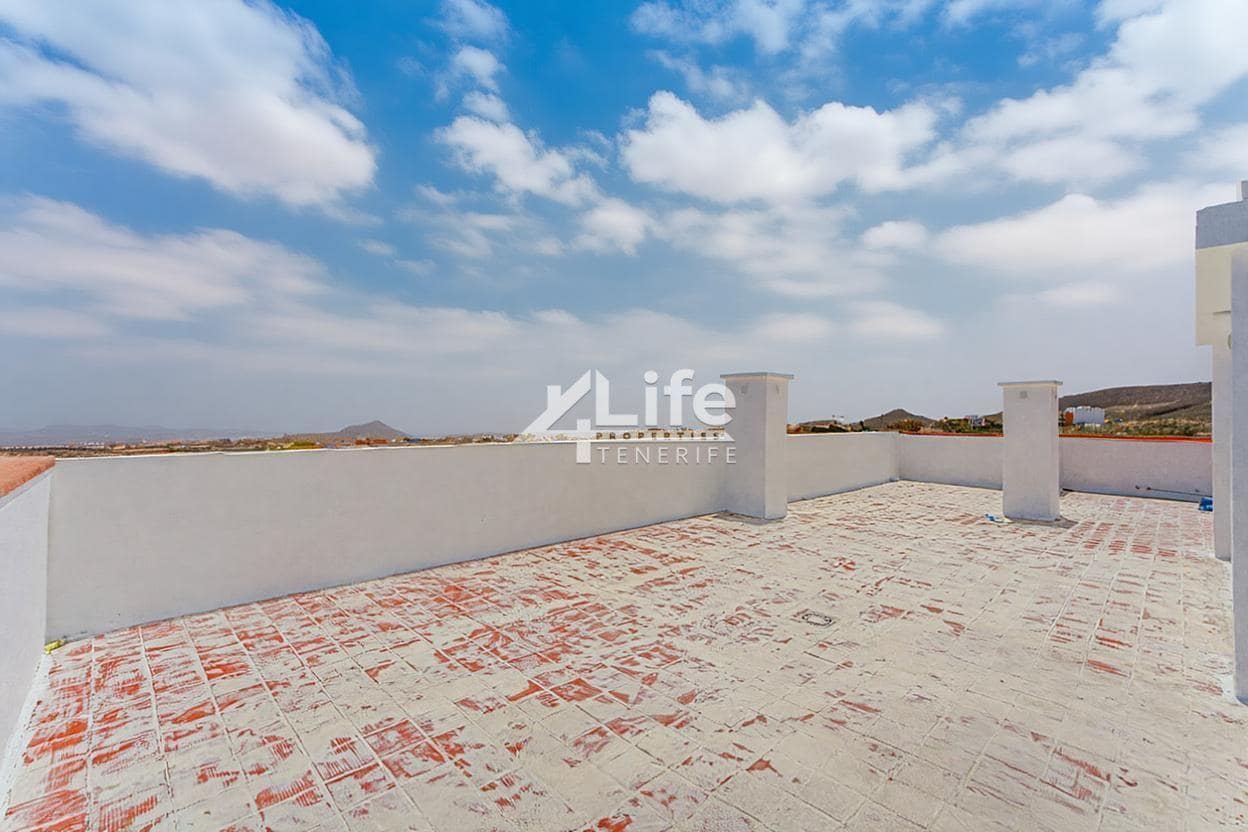 2 slaapkamer Flat te koop in San Isidro de Abona met garage - € 169.500 (Ref: 9396889)