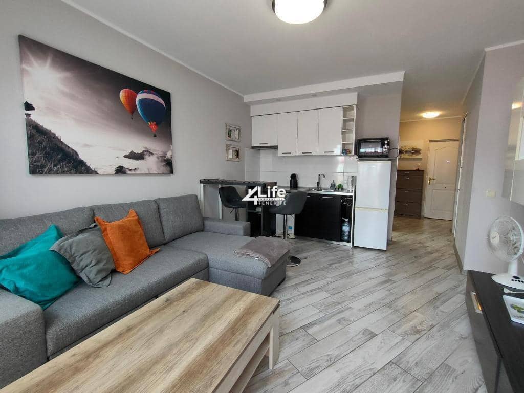 1 makuuhuone Asunto myytävänä paikassa Costa Adeje mukana uima-altaan - 320 000 € (Ref: 9402748)