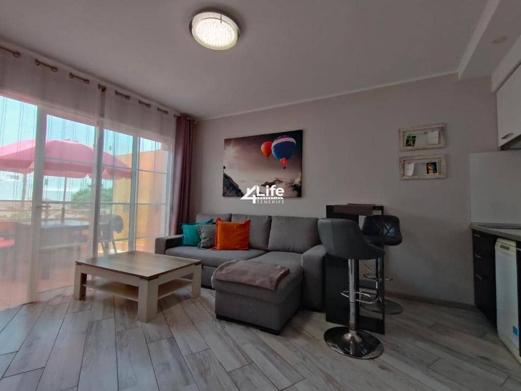 1 makuuhuone Asunto myytävänä paikassa Costa Adeje mukana uima-altaan - 320 000 € (Ref: 9402748)