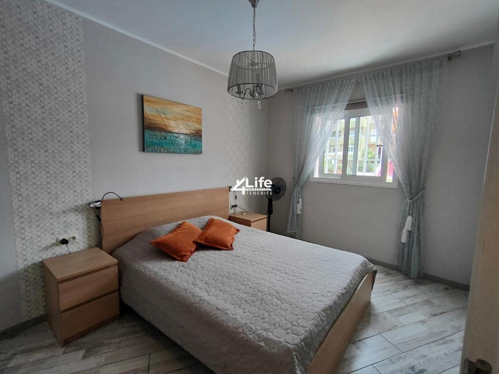 1 makuuhuone Asunto myytävänä paikassa Costa Adeje mukana uima-altaan - 320 000 € (Ref: 9402748)