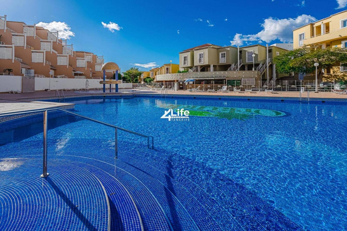 1 makuuhuone Asunto myytävänä paikassa Costa Adeje mukana uima-altaan - 320 000 € (Ref: 9402748)