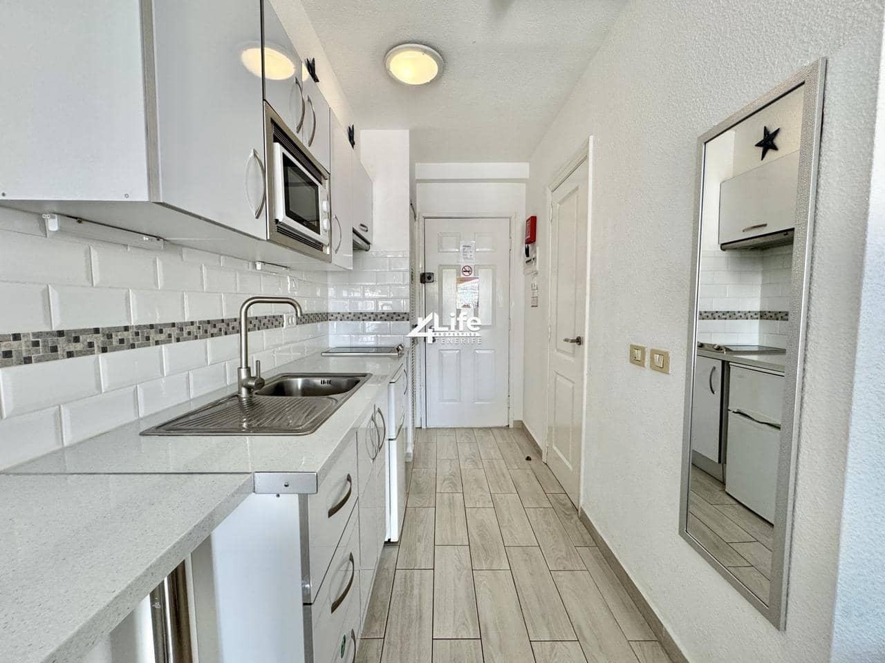 Asunto myytävänä paikassa Los Cristianos mukana uima-altaan - 199 900 € (Ref: 9414597)