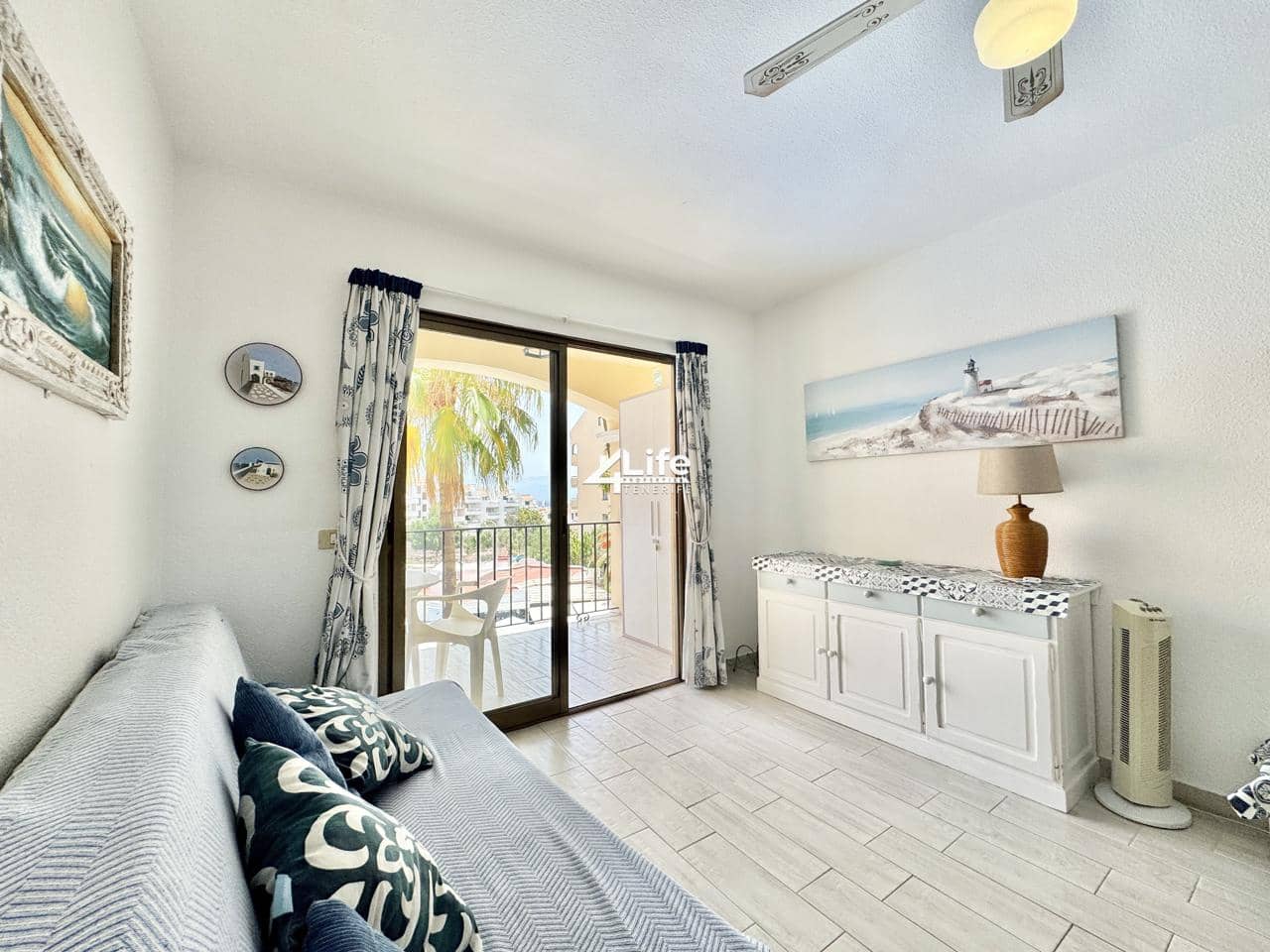 Asunto myytävänä paikassa Los Cristianos mukana uima-altaan - 199 900 € (Ref: 9414597)