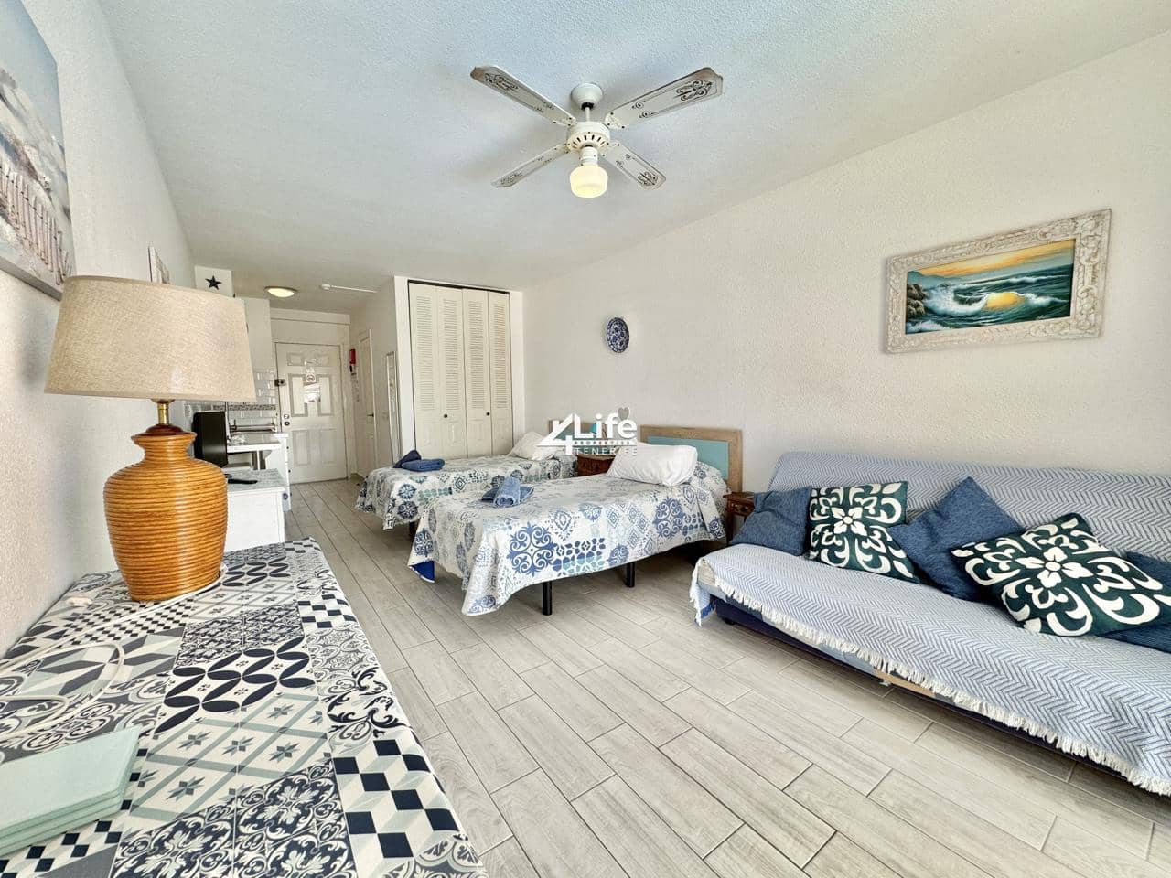 Asunto myytävänä paikassa Los Cristianos mukana uima-altaan - 199 900 € (Ref: 9414597)