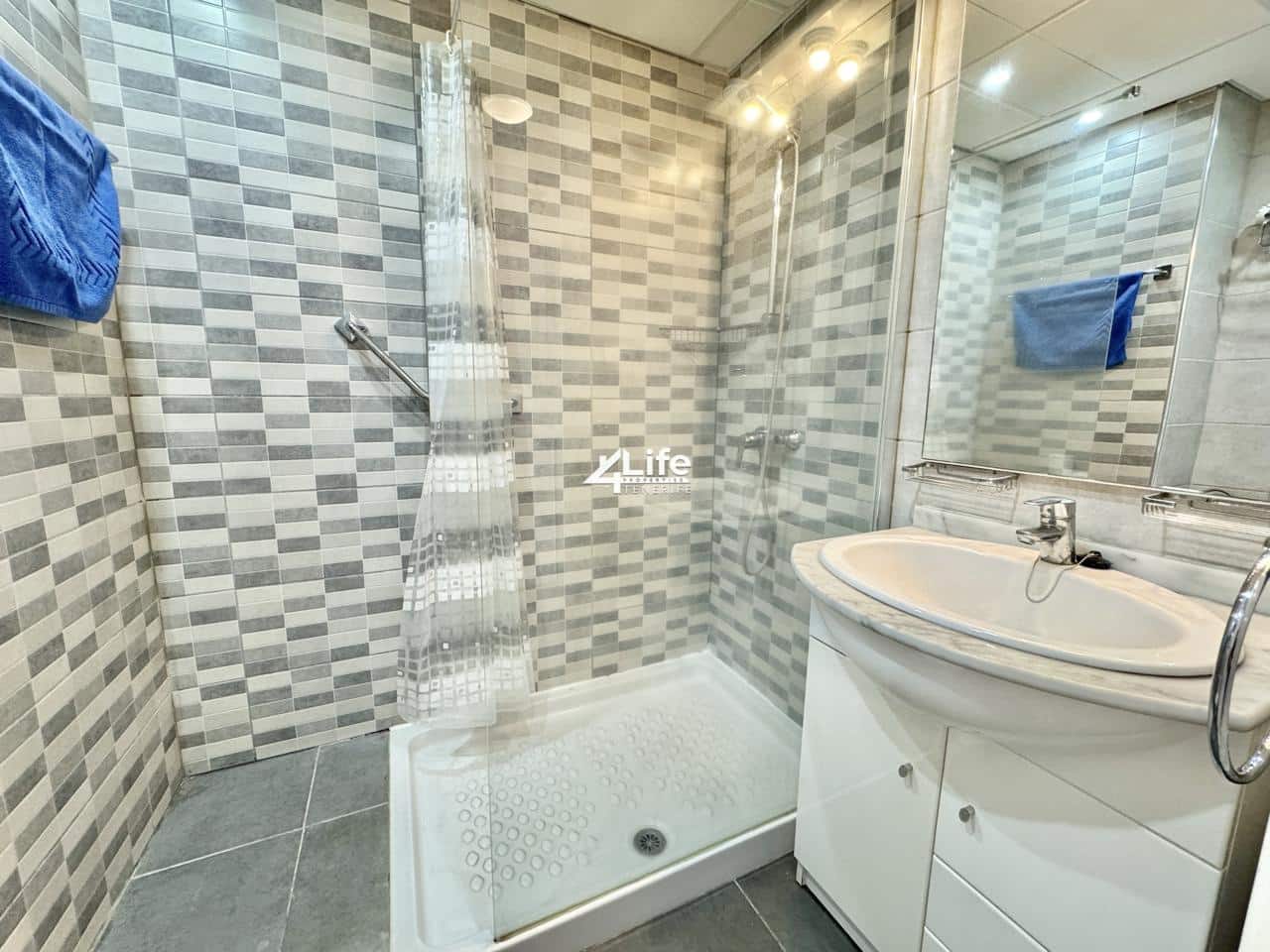 Asunto myytävänä paikassa Los Cristianos mukana uima-altaan - 199 900 € (Ref: 9414597)