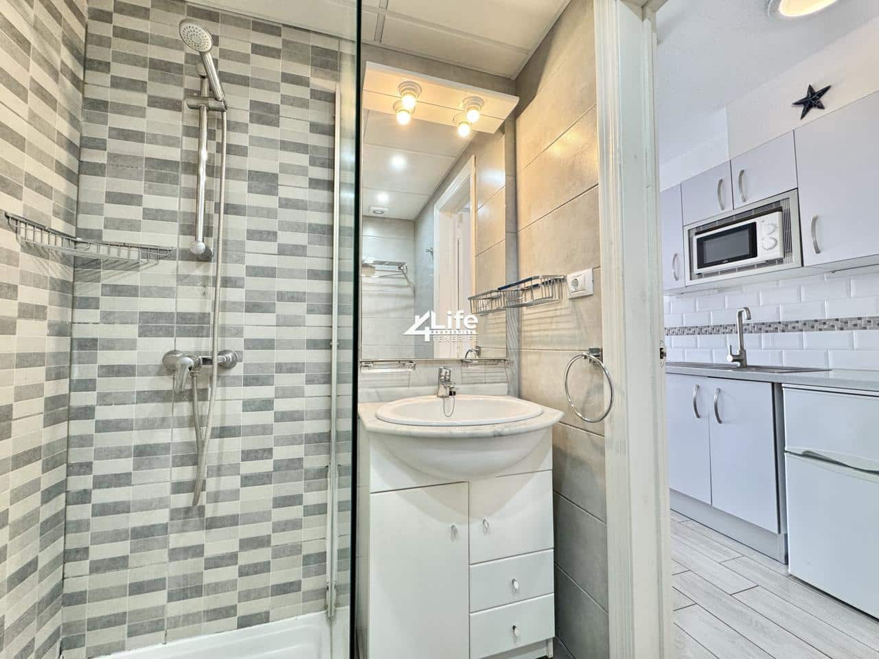 Asunto myytävänä paikassa Los Cristianos mukana uima-altaan - 199 900 € (Ref: 9414597)