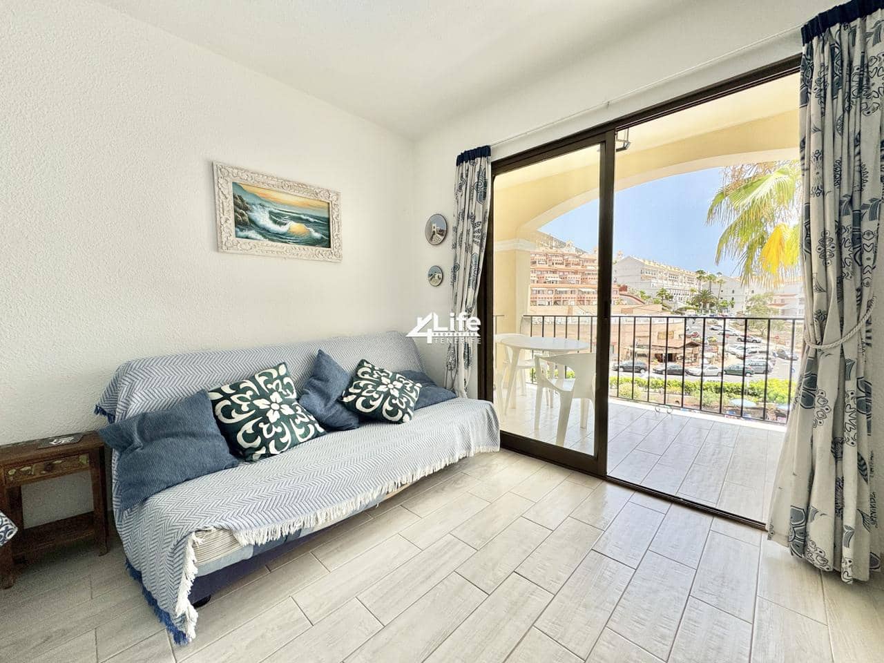 Asunto myytävänä paikassa Los Cristianos mukana uima-altaan - 199 900 € (Ref: 9414597)